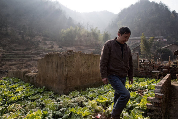 Rocky Transition From Farm to Town in China Slide Show NYTimes.com #reportage #photo #china