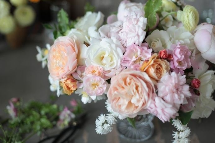 La Musa de las Flores...London for Daunt Books #roses #interiors #flowers