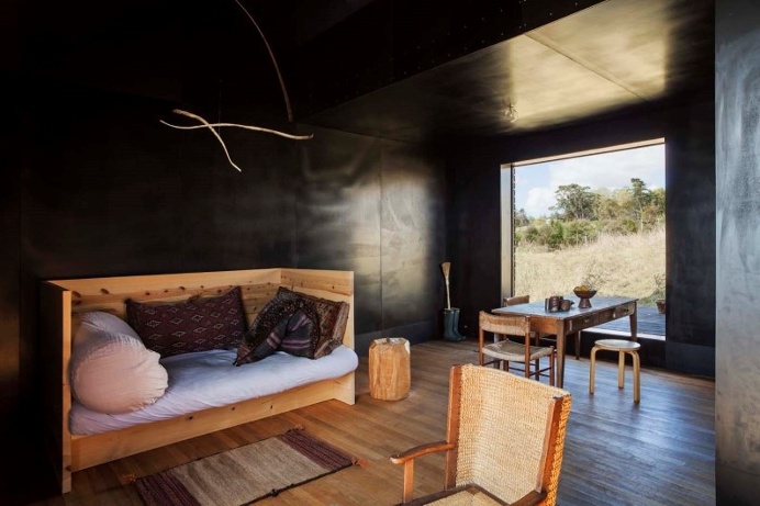 Eyrie: authentic immersion in the wild nature