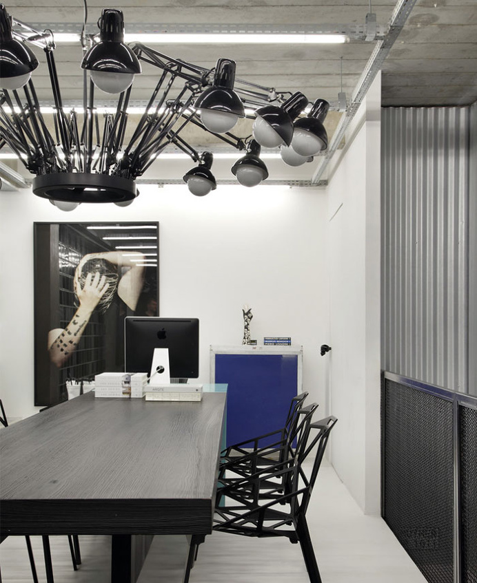 Functional and Contemporary Work Place by Studio Guilherme Torres - #office, office design, office space, #interior, interior design