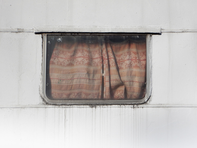 BUNGALOW caravan window PHOTOGRAPHIE (C) [ catrin mackowski ]
