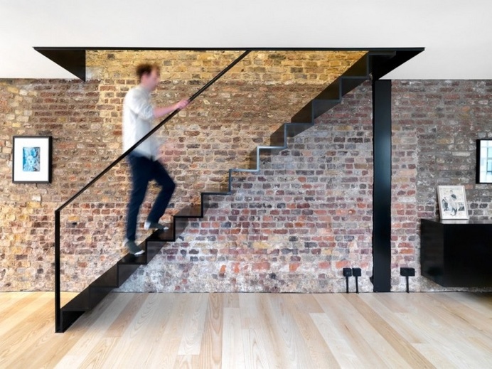 Roman Road Gallery &ndash; Renovation of a House Connected to an Art Gallery