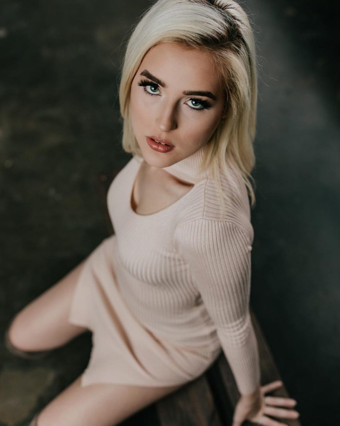 Vibrant Fashion and Street Style Photography by Anghelov Medina