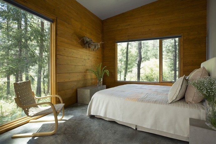 Pecos Cabin is a Contemporary Take on the Traditional Log Cabins of the West 9