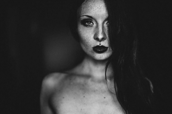 Gorgeous Female Portraits by Yannick Desmet