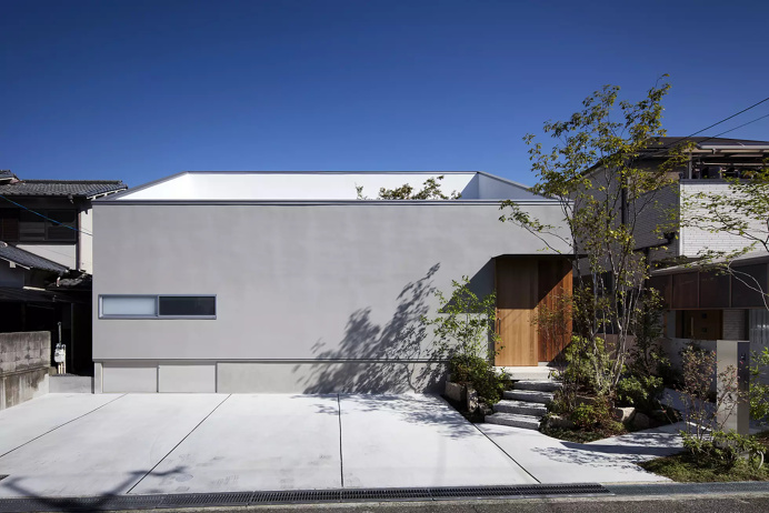 House in Mihara by +Aao