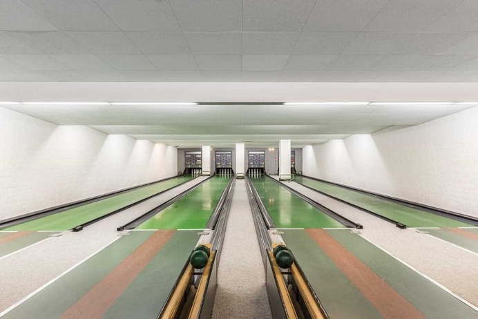 Bowling Alleys: The Vintage Beauty and Aesthetic of Germany's Kegelbahnen by Robert Goetzfried