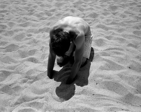 Whitney Hubbs | PICDIT #photo #photography #white #black