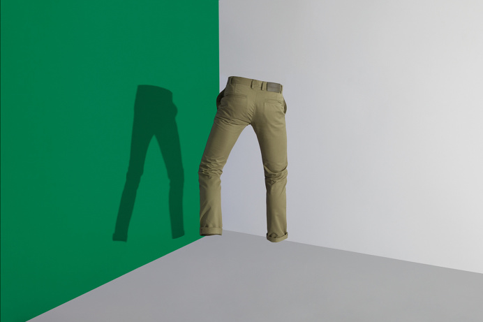 chino denim jeans beige blue color colorful photoshoot photography art design akatre french inspiration designblog mindsparklemag www.mindsp