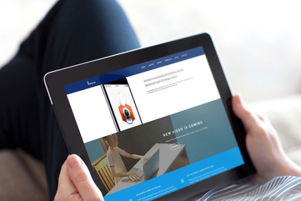 Free Photorealistic iPad Tablet Mockup PSD