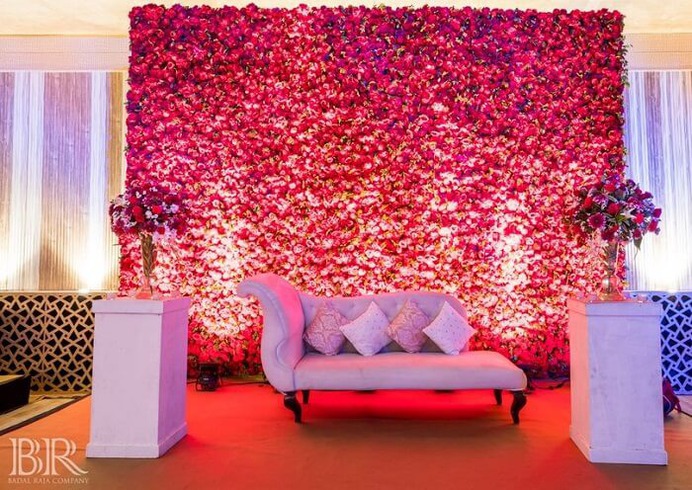 Valentine's Day Wedding Ideas: Theme Decor, Photobooth Props, Selfie Frames, And Balloon Decor!