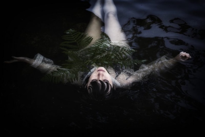 Surreal and Dreamlike Portrait Photography by Nacho Zaitsev