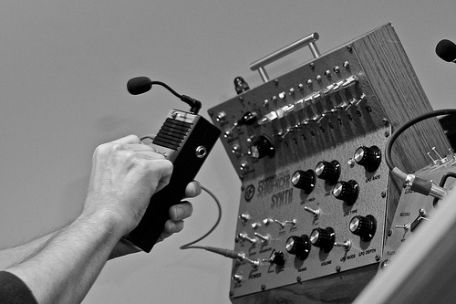 4519957968_38a4406d39.jpg (JPEG Image, 500x333 pixels) #synthesizers #bending #electronics #circuit #diy