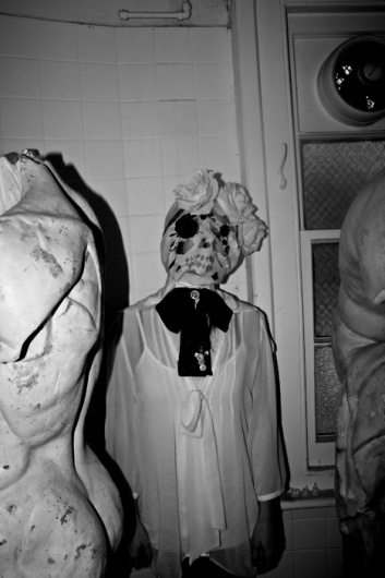 HOOK & EYE #fashion #skull #black and white #rose