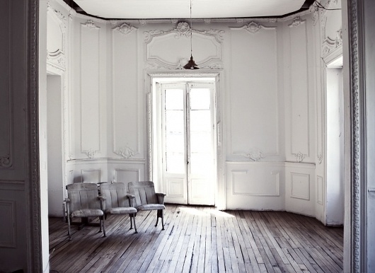 hrstudioplus #interior #white #chairs #wood #grey