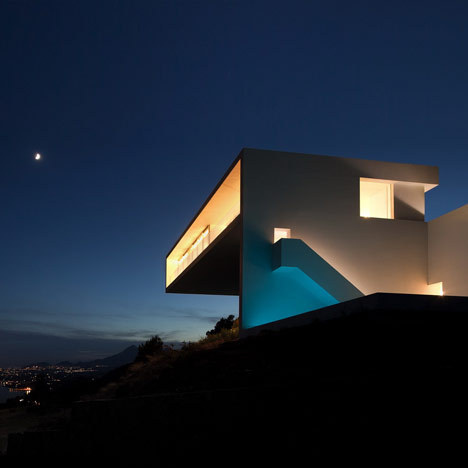 House on the Cliff by Fran Silvestre Arquitectos #spain #white #architecture #minimal #minimalist