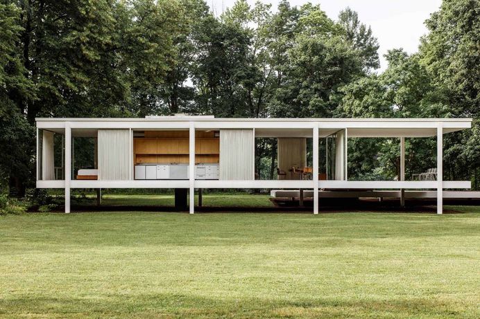 Farnsworth House by Ludwig Mies van der Rohe. © Rich Stapleton. #house