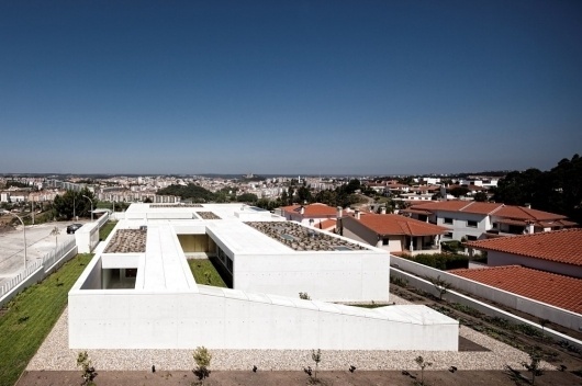 Architecture Photography: House in Leiria / ARX - House in Leiria / ARX (18) (172519) - ArchDaily #house #in #architecture #minimal #arx #leiria