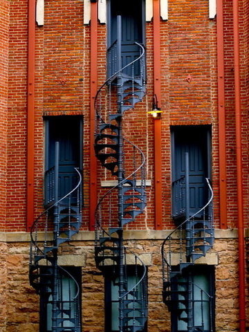 http://29.media.tumblr.com/tumblr_la410lGJHZ1qb27kjo1_400.jpg #stairs #architecture
