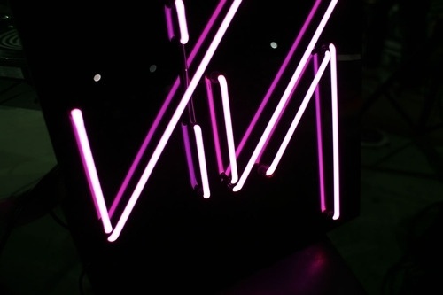 DON'T LOOK #neon #geometric #typography