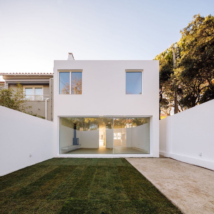 Casa em Caselas by PHDD Arquitectos
