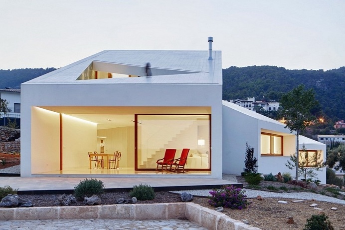 OHLAB Has Designed An Environmentally Low-Impact Home in Mallorca