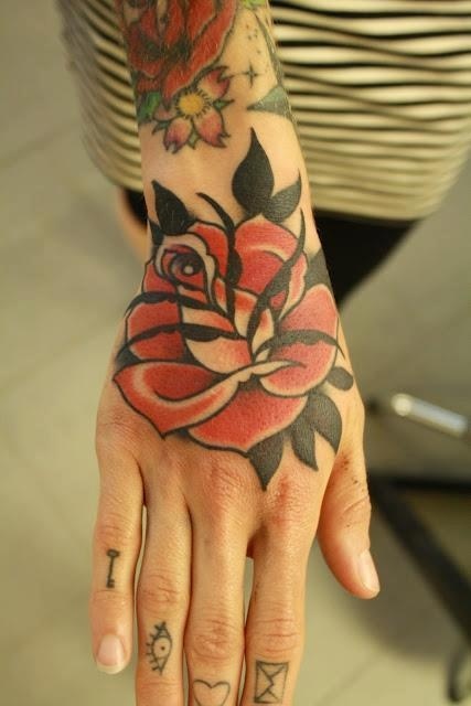fuckyeahhandtattoos:Chriss Dettmer #rose #tattoo #hand #icons