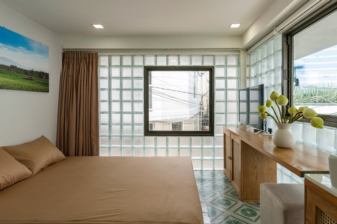 Walls of house in Ho Chi Minh City replaced with glass bricks