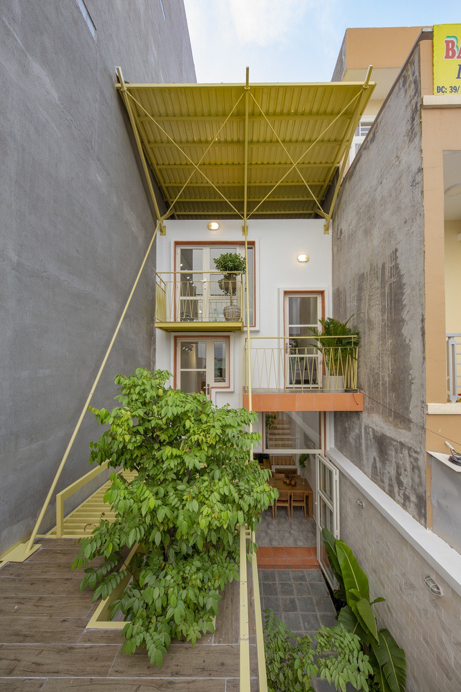 Double Roof House / Khuon Studio