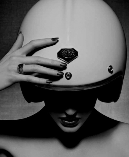 Google Reader #white #woman #black #photography #and