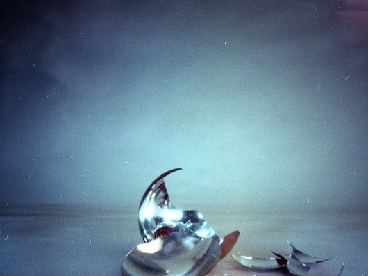 Alle Größen | ... | Flickr - Fotosharing! #pinhole #zerbrochen #camera #weihnachtskugel #christmas #lochkamera #obscura