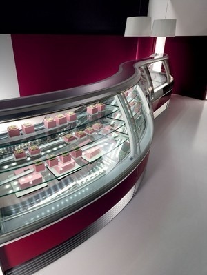 ARREDAMENTO GELATERIE. PASTICCERIE - Arredamento contract: progettazione e Realizzazione di arredamenti attivitÃ commerciali - Arredamento #arredamento #baco #pasticcerie #contract #progetto #gelaterie