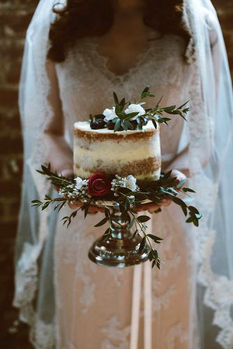 If you want to save some cash pay attention to small rustic wedding cakes. You might want to think about having naked, buttercream or birch tree cake.