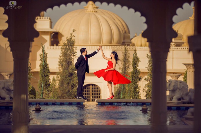 2020 Pre Wedding Shoot Dresses Ideas for Brides: Show The Glamour