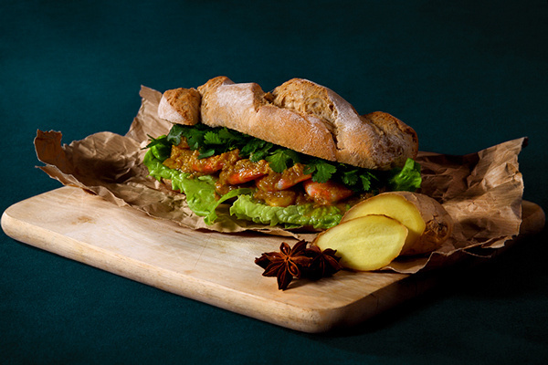 KARRIL Indian Street Food on Behance #foodtruck #caril #agadesignstudio #food #indian #curry #street #cuisine #porto