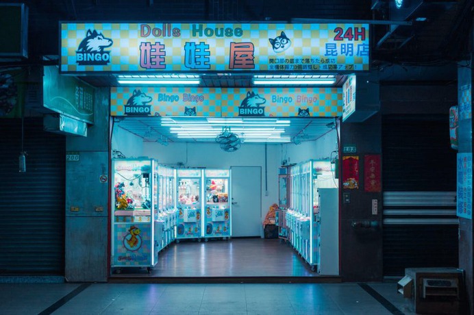 Atmospheric Street Photography by Alessandro Zanoni