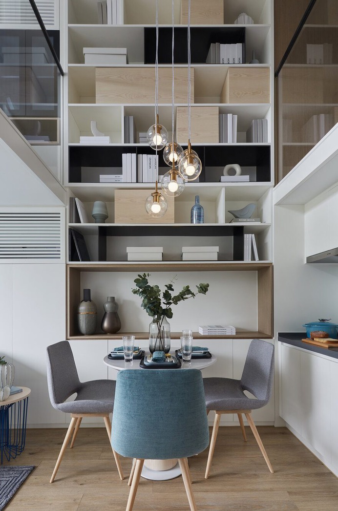 Show flat 1 dining area on 1F