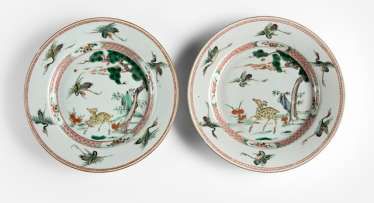Pair of plates with 'Famille verte'decoration of crane and deer #Sets #Tea sets #Porcelain sets #Antique plates #Plates #Wall plates #Figures #Porcelain figurines #porcelain