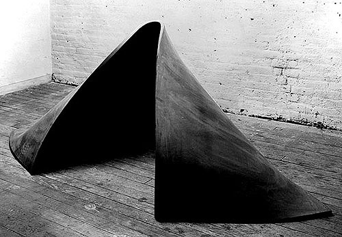 tumblr_lf62vk4gMH1qb9cz3o1_500.jpg (500×347) #serra #sculpture #richard #minimalism