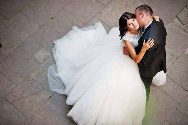 Wedding Photography Ideas from a couple who had the same thoughts when they determined to get married. @photoandtips #wedding #weddingphoto #weddingphotographer #weddingphotography #weddingphotographytips #weddingchecklist #weddingphotoshoot #weddingphotographyideas #photoandtips #photography101