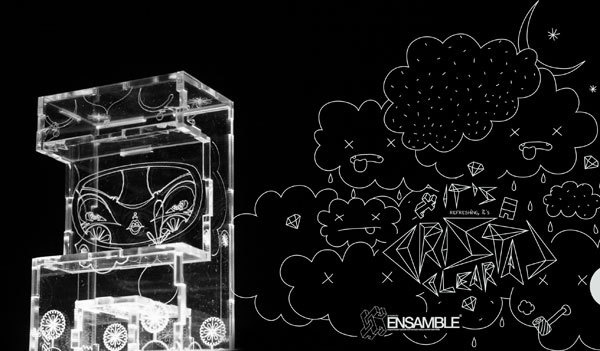 Crystal Clear Proyecto Ensamble Julie West #acrylic #toys #lego #proyectoensamble #art