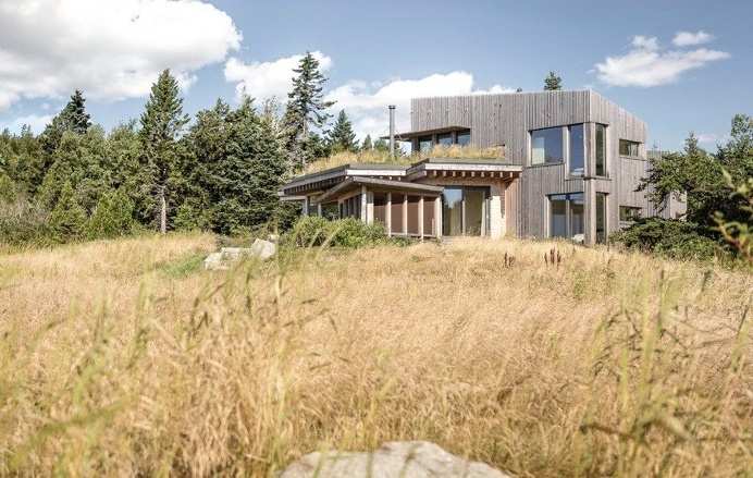 Downeast Coastal House in Maine by Winkelman Architecture 12