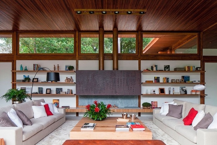Modern country house with a Brazilian farm look