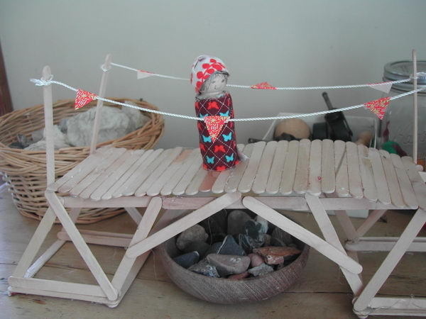 Diy Popsicle Stick Bridge Designs And Tutorials #craft #stick #popsicle #homemade #diy