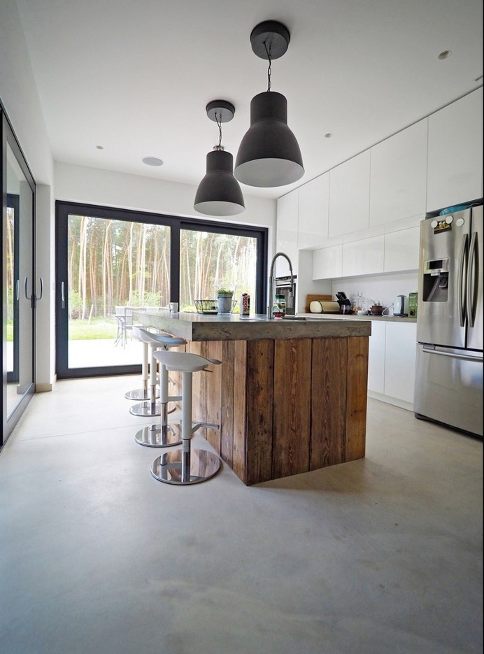 Fence House – a Contemporary Interpretation of the Traditional Style