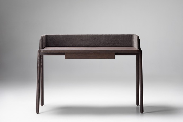 Ash Desk Furniture Design - Mindsparkle Mag Pavel Vetrov & Zegen Furniture designed Ash – a modern workplace, inspired by a visit to libraries, when it becomes necessary to stay in solitude. #interior #furniture #identity #branding #design #color #photography #graphic #design #gallery #blog #project #mindsparkle #mag #beautiful #portfolio #designer