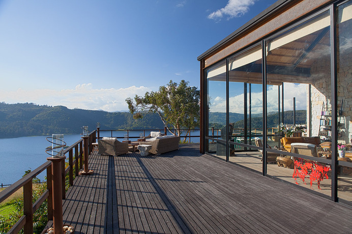 Lake House by Fernando de la Carrera and Alejandro Cavanzo - HomeWorldDesign (7) #lake #architecture #house #spain