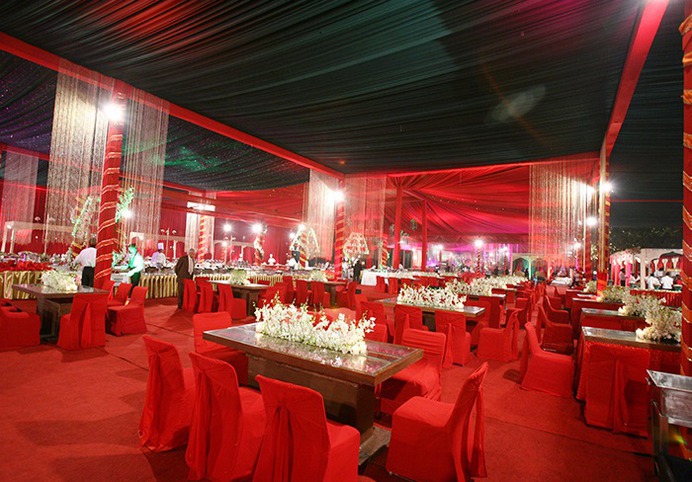 Valentine's Day Wedding Ideas: Theme Decor, Photobooth Props, Selfie Frames, And Balloon Decor!