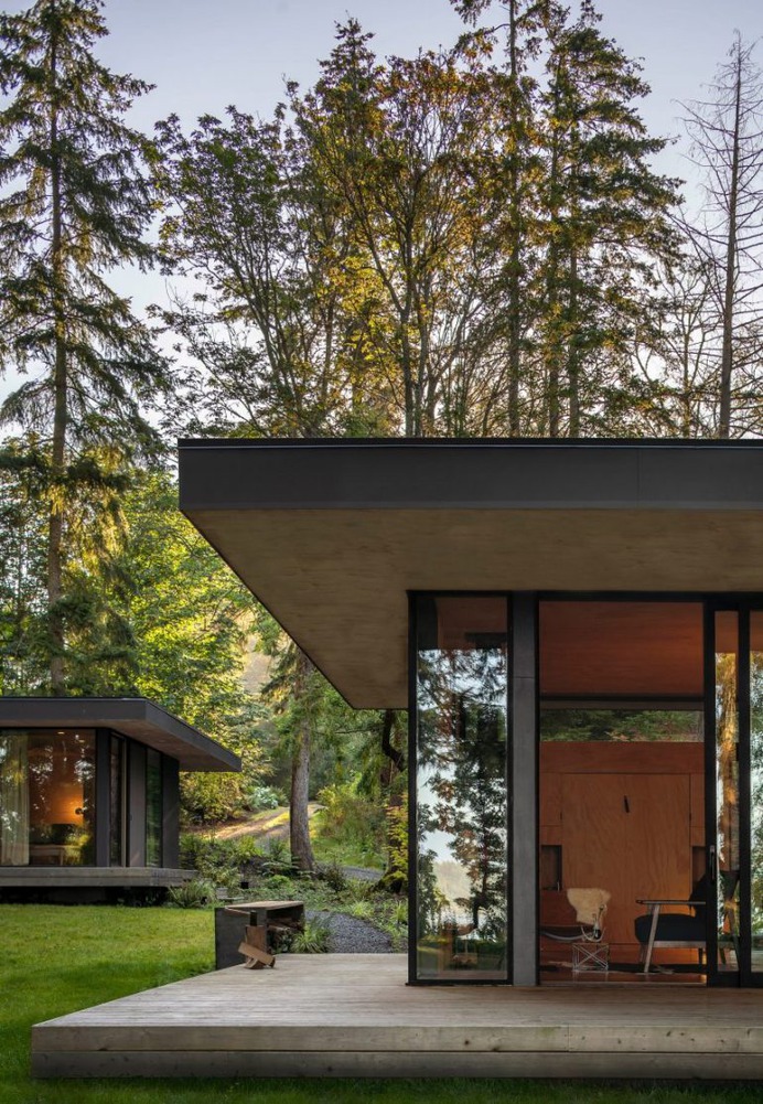 Wittman Estes tucks Hood Cliff Retreat into a coastal forest in Washington