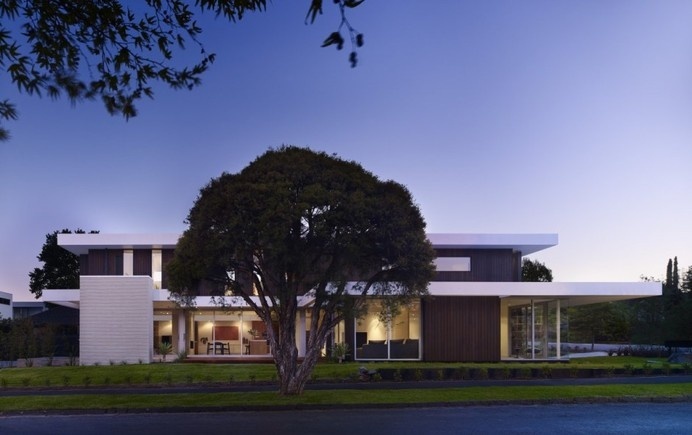 Design Approach with Focus on Texture Variety: California House #architecture